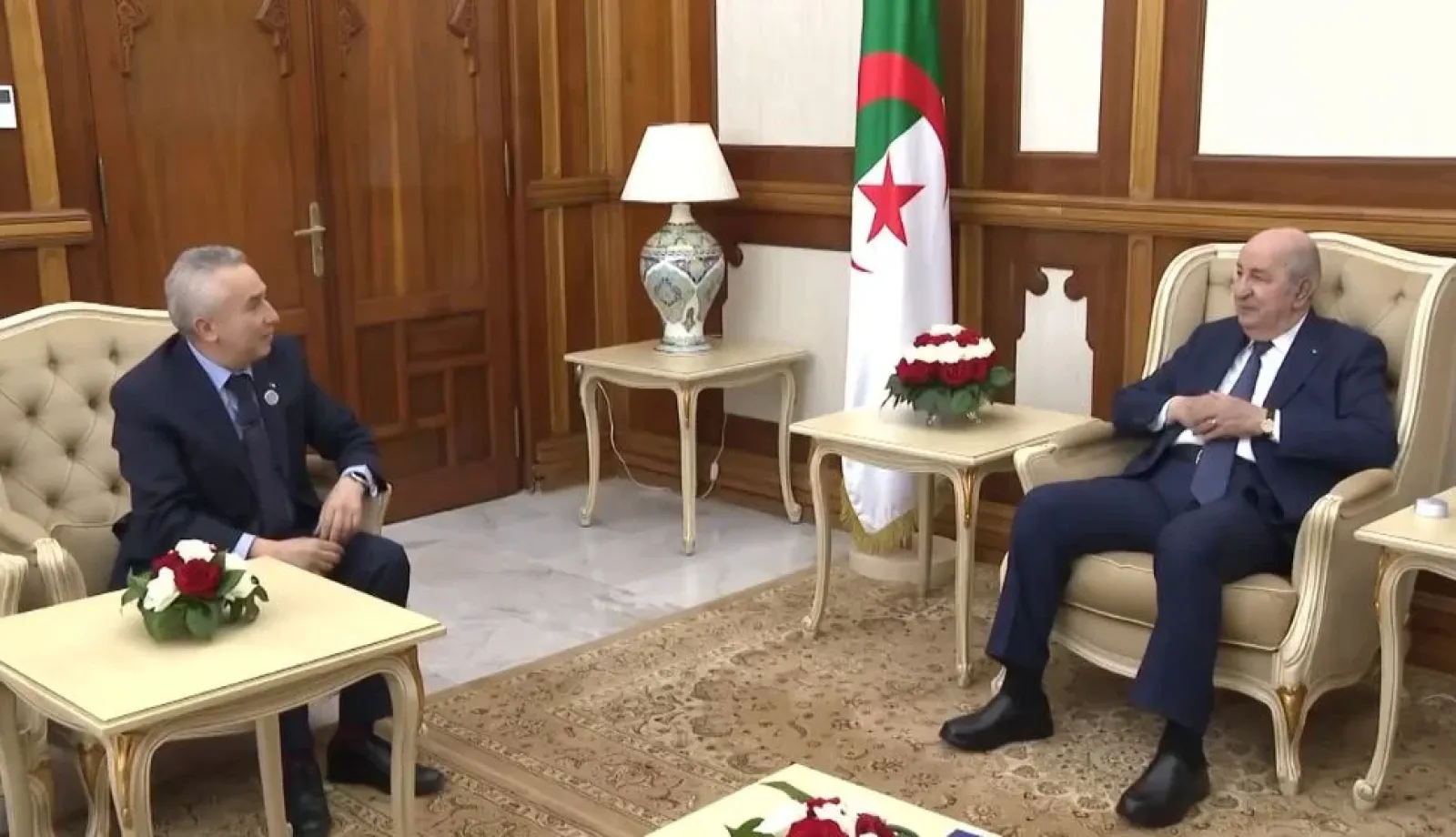 رئيس الجمهورية يستقبل الباحث والعالم الجزائري كريم زغيب