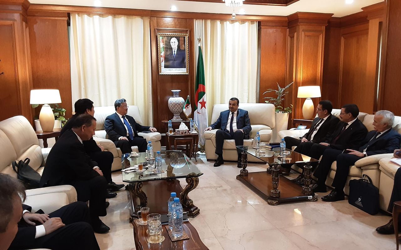 وزير الطاقة والمناجم يستقبل وفدا عن المؤسسة الوطنية الصينية للصناعة النووية (سي.إن.إن.سي) CNNC
