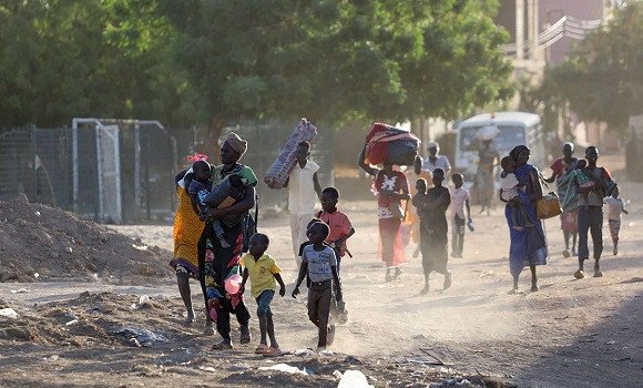 الحرب على عتبة سنة ثانية والمجاعة والنزوح القهري يهددان البلاد