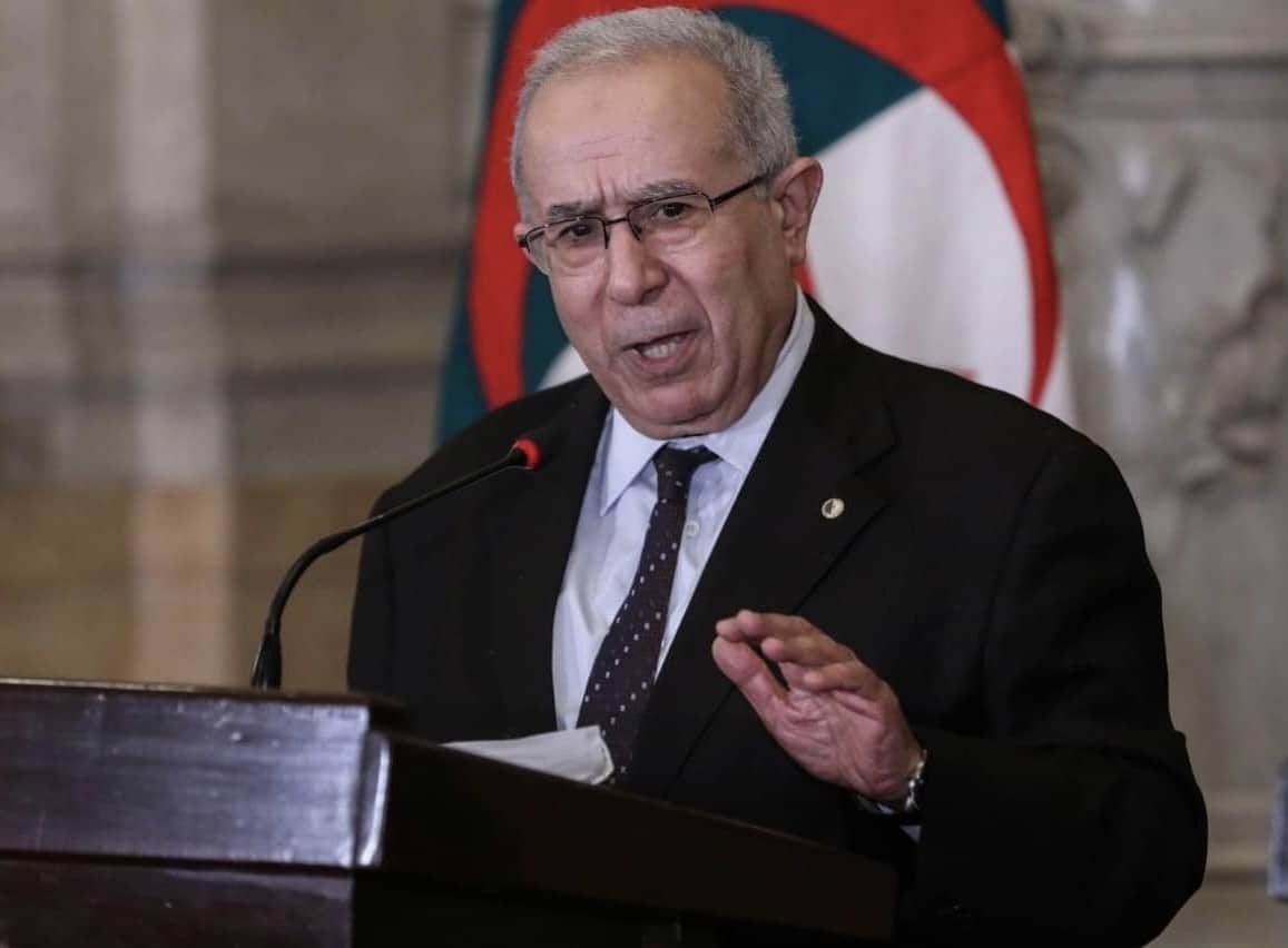 وزير الشؤون الخارجية يقدم عرضا عن تقرير رئيس الجمهورية حول مكافحة الإرهاب في إفريقيا بمالابو