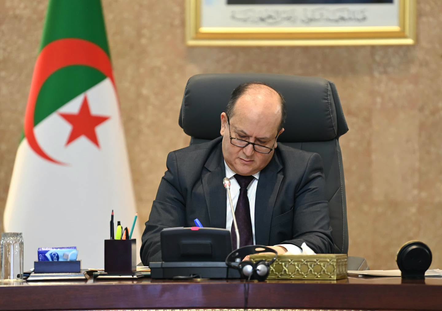 الوزير الأول يترأس اجتماعًا للحكومة