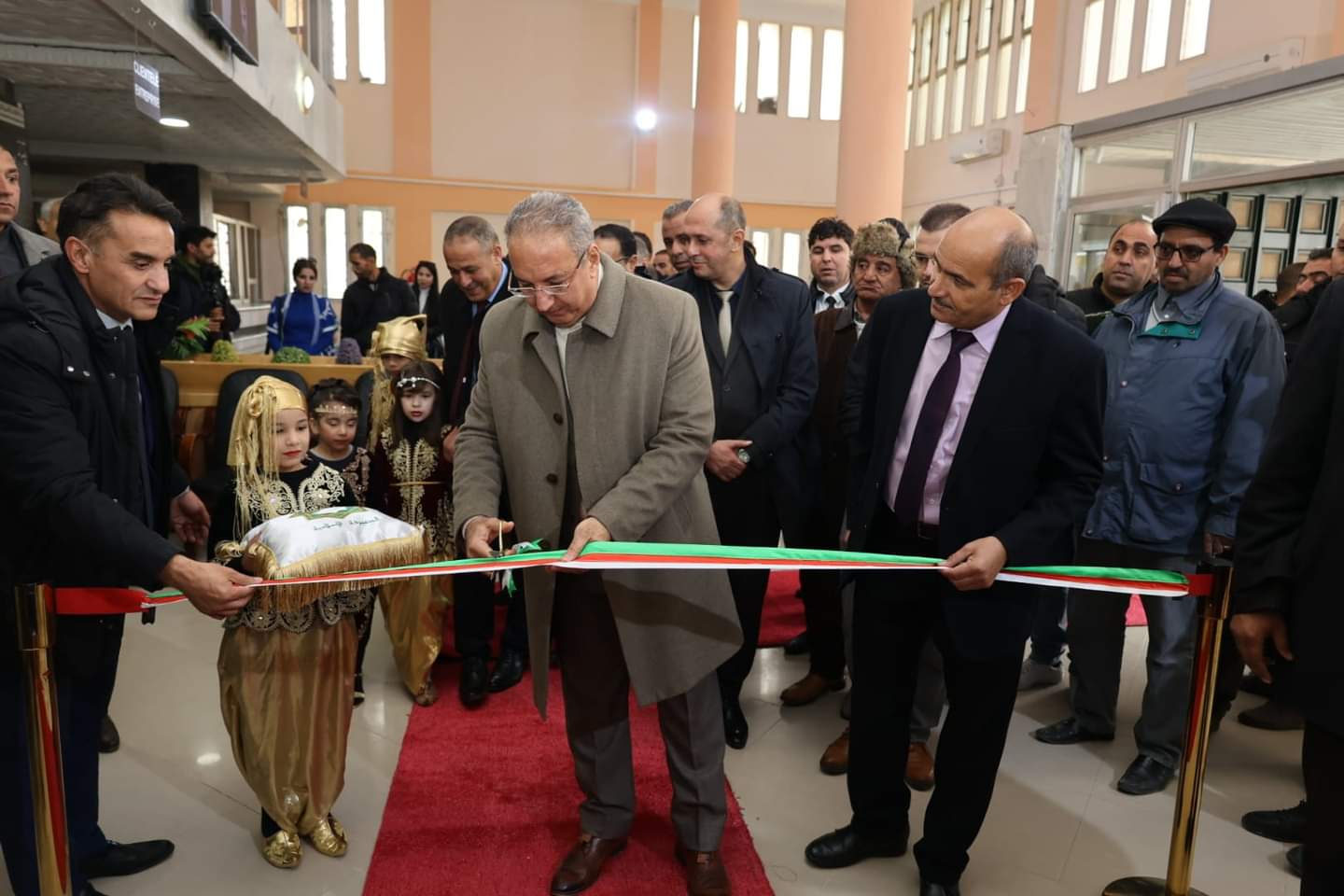تيسمسيلت  والي الولاية يشرف على افتتاح شباك الصيرفة الإسلامية على مستوى بنك الفلاحة و التنمية الريفية