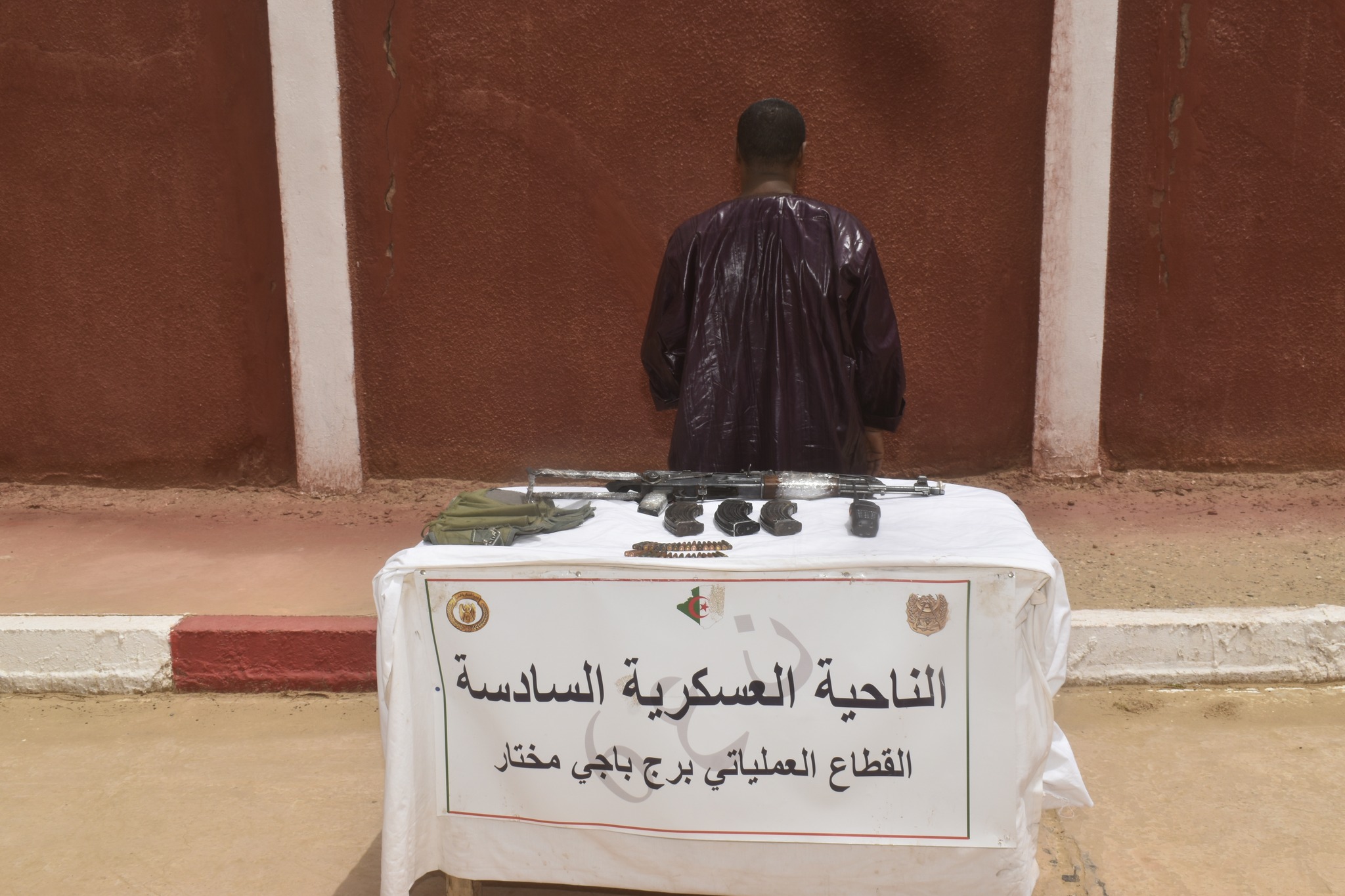 ٍّالإرهابي كزازي عمر يسلم نفسه للسلطات العسكرية ببرج باجي مختار