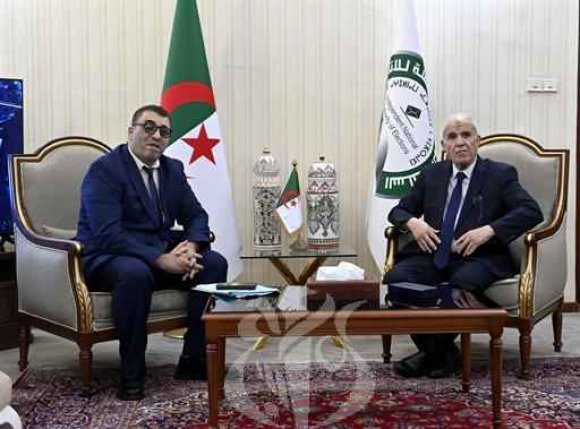 الراغب في الترشح طارق زغدود يودع ملف ترشحه للرئاسيات
