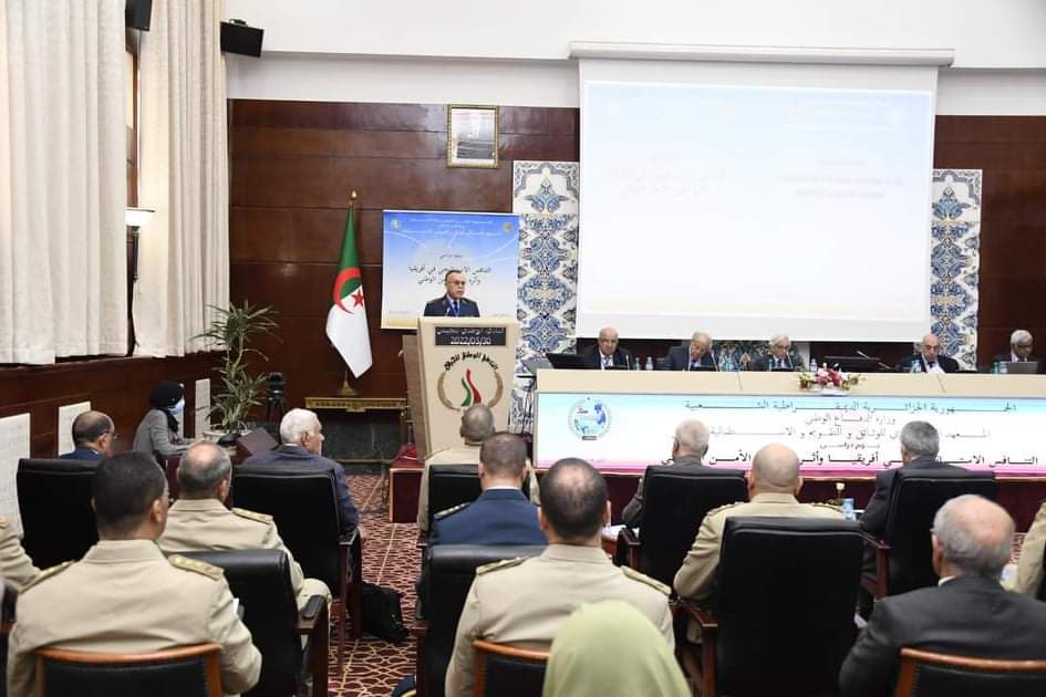 ينظم يوم دراسي بالنادي الوطني للجيش