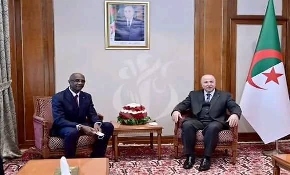 الوزير الاول يجتمع بوزير الأمن العام والهجرة لجمهورية تشاد