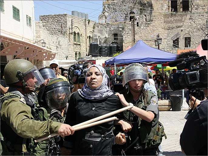 المرأة الفلسطينية تتعرض لكافة أشكال العنف والتعذيب من قبل الإحتلال الصهيوني والمستوطنين