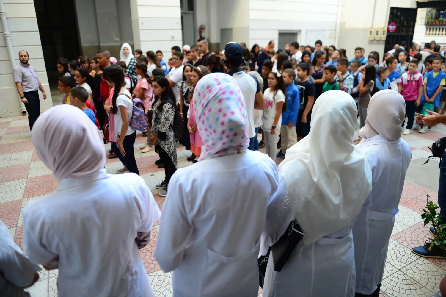إدماج أكثر من 82 ألف أستاذ متعاقد في قطاع التربية