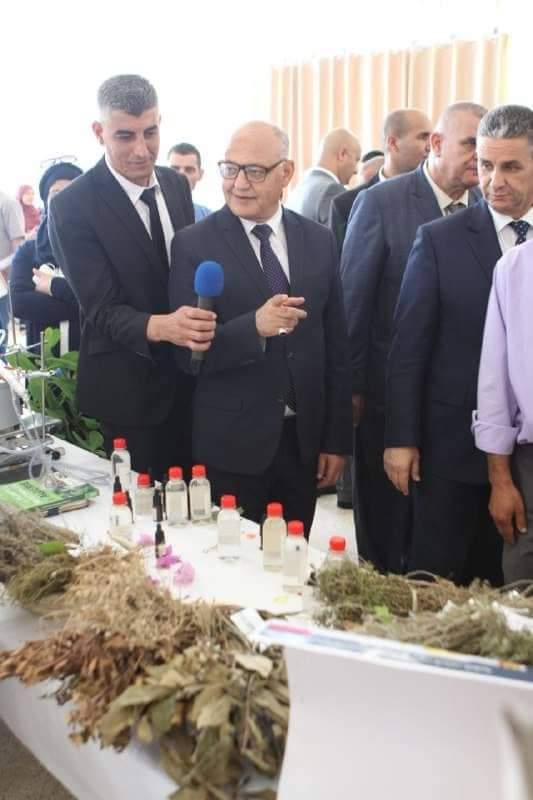 وزير التكوين بمعرض منتوجات أصحاب المؤسسات المصغرة و مشاريع
