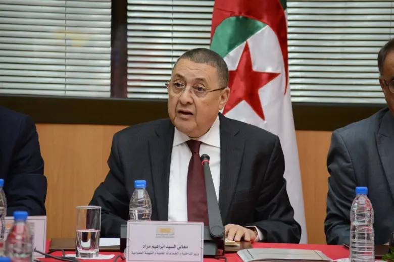 وزير الداخلية يشرف على تدشين مسابح ومرافق شبابية ورياضية بالعاصمة