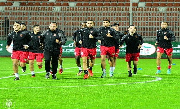 العائلة الكروية الجزائرية تساند اتحاد الجزائر ضد استفزازات نادي نهضة بركان بإيعاز من نظام المخزن المغربي