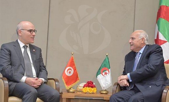 عطاف يستعرض مع نظيره التونسي مستجدات الاوضاع في الاراضي الفلسطينية المحتلة