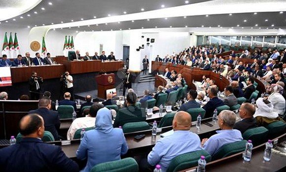 المجموعة البرلمانية للنواب الأحرار تدعو رئيس الجمهورية الى الترشح لعهدة ثانية