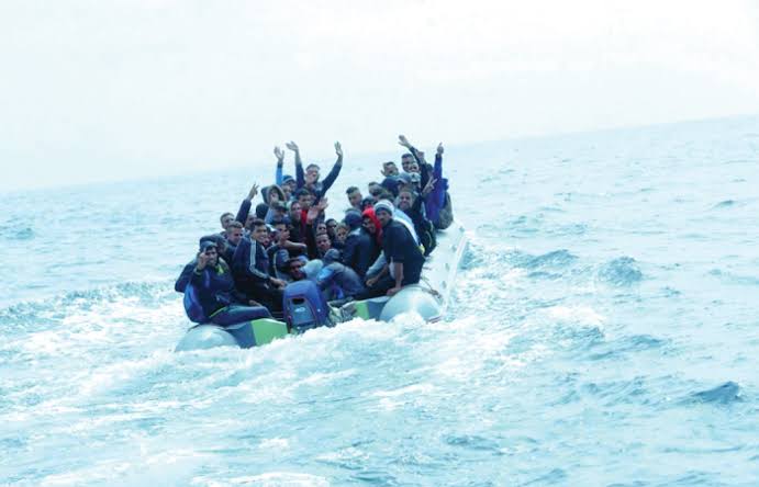 أمــن ولايــة  مستغانـــم  يطيح بثلاث شبكات مختصة في تهريب المــــهاجرين مـــقابل الحصول على مــنــفعة مالية و حجز قارب سريع مزود بمحرك .
