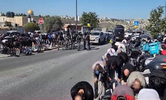 5 آلاف مصل يؤدون صلاة الجمعة في المسجد الأقصى بسبب قيود الاحتلال الصهيوني