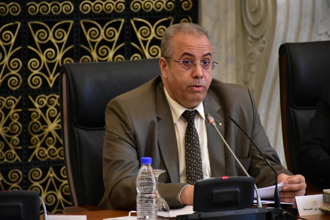 وزير الصناعة يستعرض سبل التعاون في مجال الصناعة مع السفيرة الامريكية