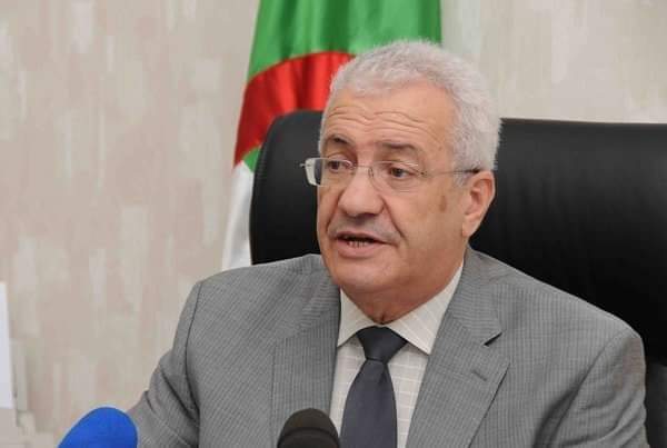وزير التجارة يعزي عائلة المرحوم بلعيد محند أوسعيد