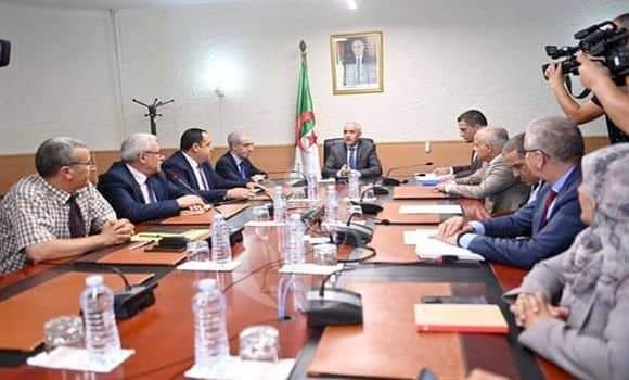 وزير النقل ينصب ياسين بن سليمان رئيسا مديرا عاما لشركة الخطوط الجوية