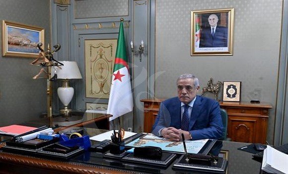 الوزير الأول ينهي زيارة العمل إلى ولاية تندوف