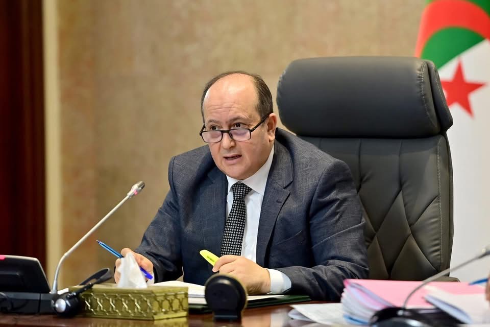 الوزير الأول يترأس اجتماعا للحكومة