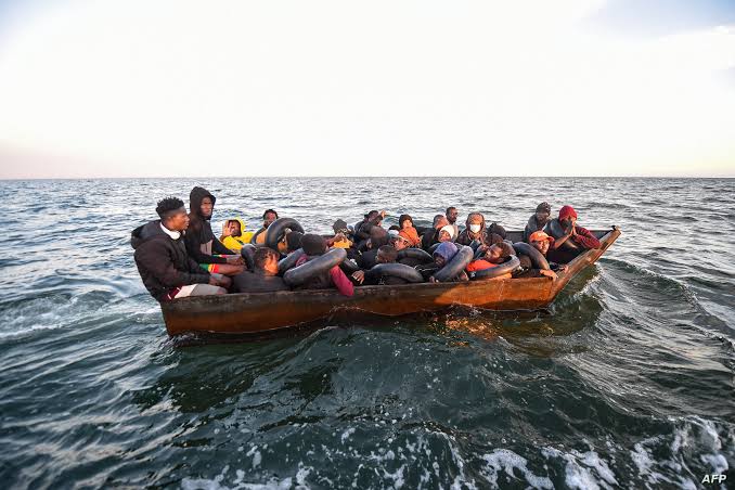 إحباط عملية هجرة غير الشرعية عبر البحر و حجز محرك قارب و 265 لتر من مادة البنزين.