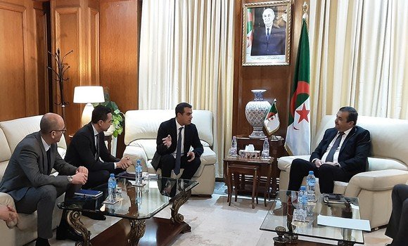 عرقاب يستقبل وفدا من شركة “أس أل بي”