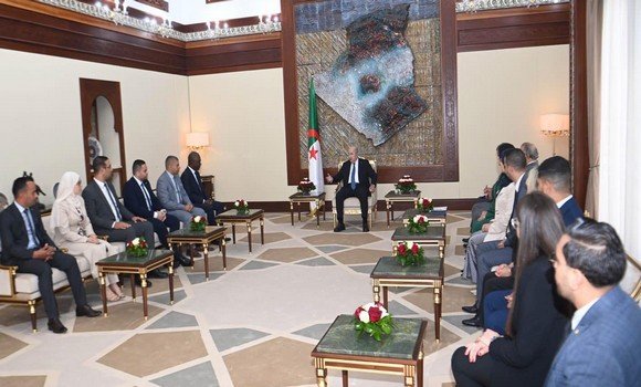 رئيس الجمهورية يستقبل رئيس المجلس الأعلى للشباب وأعضاء مكتبه