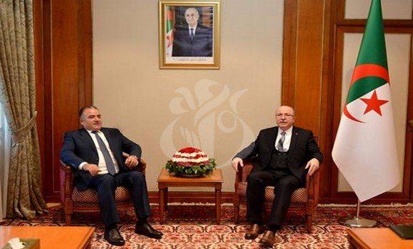 الوزير الأول يستقبل سفير الجمهورية اللبنانية بالجزائر