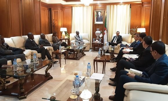 السيد عرقاب يستقبل وفدا عن وزارة المحروقات لجمهورية الكونغو