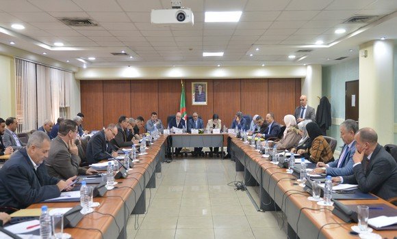 وزير الشؤون الدينية يقدم عرضا أمام لجنة المالية والميزانية