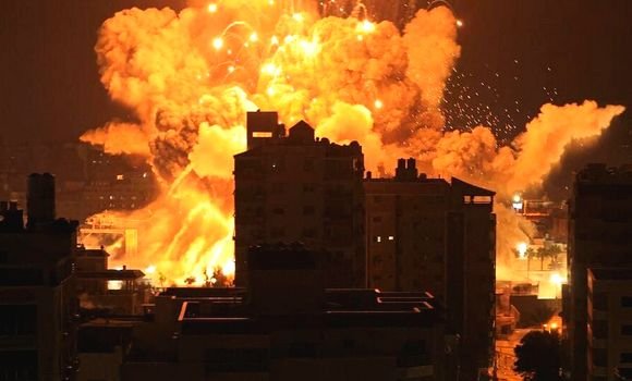 قوات الإحتلال الصهيوني تواصل محاصرة وقصف مجمع الشفاء الطبي في غزة