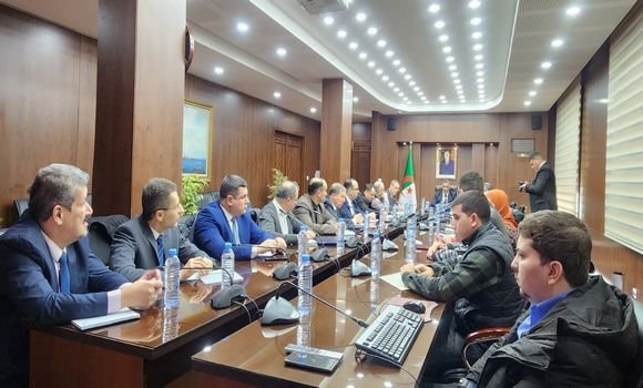 وزير السكن يترأس اجتماعا لدراسة الجوانب التقنية لعملية الاكتتاب