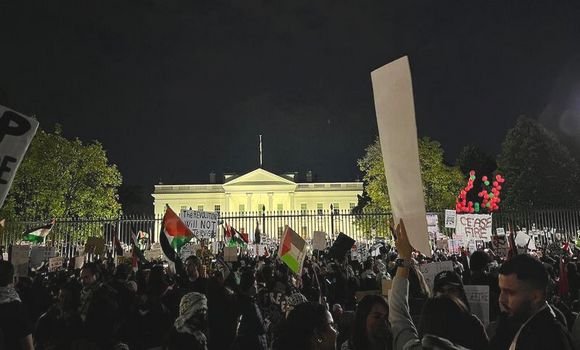 مظاهرة أمام البيت الأبيض الأمريكي تنديدا بإقتحام قوات الإحتلال الصهيوني مجمع الشفاء في غزة