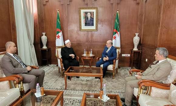 وزير الشؤون الدينية و الأوقاف يستقبل مفتيا دولتي رواندا و مصر