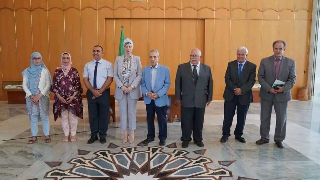 صورية مولوجي… تشرف…على تنصيب اللجنة المكلفة…بإعداد قانون الفنان.