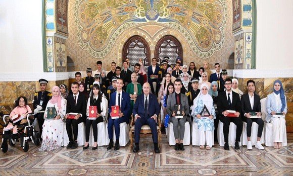 رئيس الجمهورية يكرم المتفوقين الأوائل في شهادتي البكالوريا والتعليم المتوسط