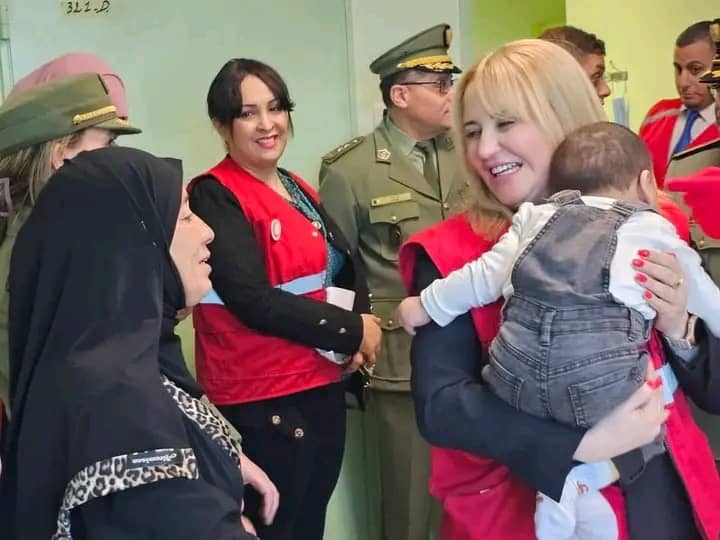 العاصمة/ الهلال الأحمر الجزائري يتقسم فرحة العيد مع أطفال فلسطين