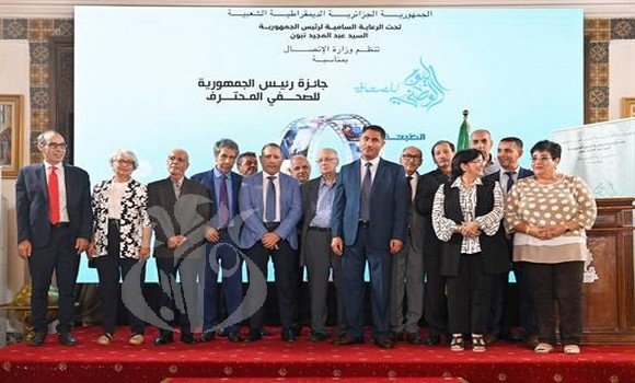 وزير الاتصال يشرف على تنصيب أعضاء لجنة تحكيم الطبعة التاسعة لجائزة رئيس الجمهورية للصحفي المحترف
