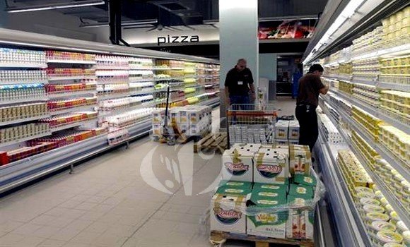 الوقوف على الإجراءات المتخذة لضمان توفير المواد الأساسية في الأسواق