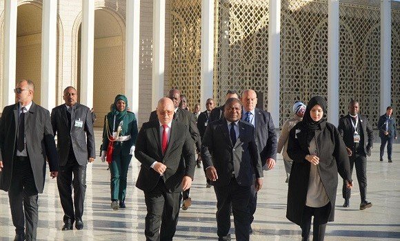 رئيس جمهورية موزمبيق يزور جامع الجزائر