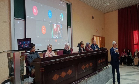 التأكيد على اهمية إدراج الوسائل التكنولوجية الحديثة في المناهج والطرق التعليمية للغة العربية لجعلها متاحة بصفة فعلية