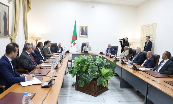 مجلس الأمة: اجتماع مكتب المجلس الموسع لرؤساء المجموعات البرلمانية والمراقب البرلماني
