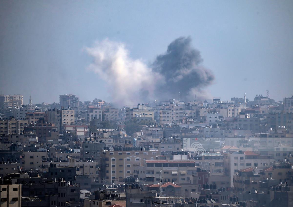 فلسطين: إستشهاد عشرات المواطنين بينهم صحفي وإصابة آخرين في سلسلة غارات صهيونية على قطاع غزة
