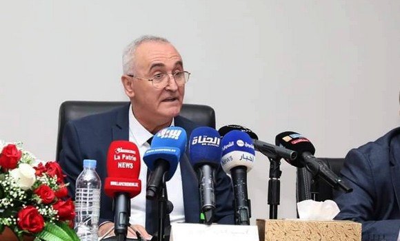 قانون المالية 2024: تسليم الاعتمادات المالية لمختلف الدوائر الوزارية