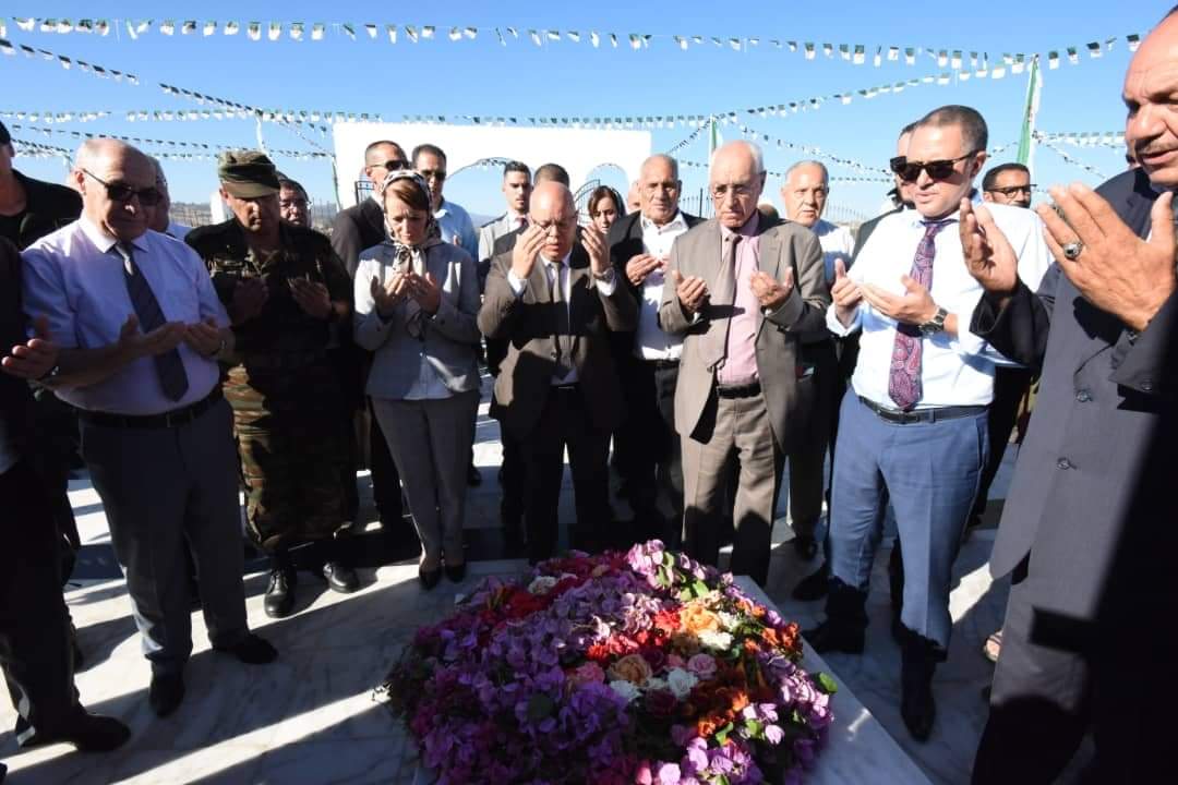 وزير المجاهدين يشرف على إعادة دفن 20 رفاة شهيد بسكيكدة.