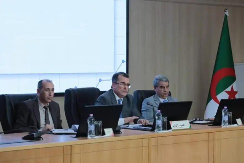 وزير العمل يترأس اجتماعاً هامًا لتقييم نشاطات الصندوق الوطني للتأمينات الاجتماعية للعمال الأجراء