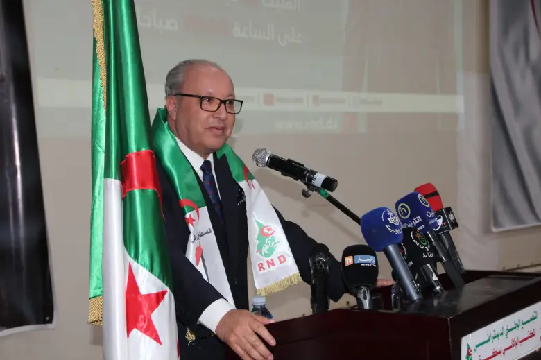 ياحي يدعو إلى توحيد الصفوف وتعزيز دور الجالية الوطنية لمواجهة المؤامرات ضد الجزائر