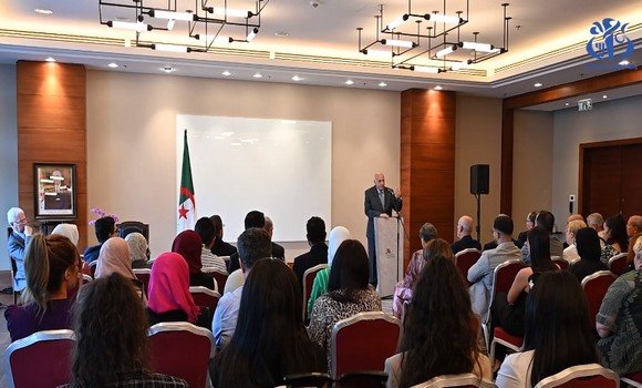 عطاف يلتقي ببودابست بممثلين عن الجالية الجزائرية المقيمة في المجر