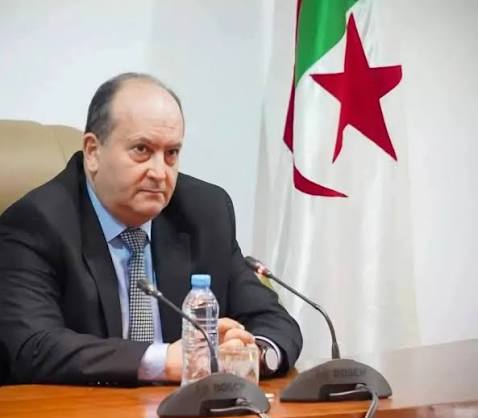 الوزير الأول يترأس اجتماعا للحكومة