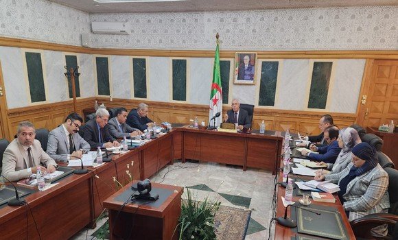 وزير العدل يعقد اجتماعا تقييميا لمتابعة تقدم عدد من ورشات القطاع
